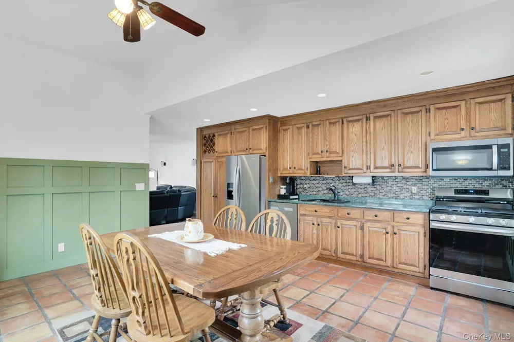 5 Stagg Lane Commack, NY 11725