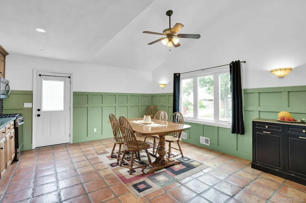 5 Stagg Lane Commack, NY 11725