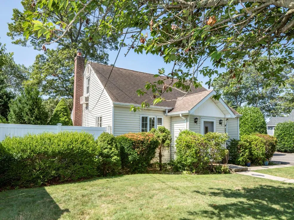 306 Clay Avenue West Islip, NY 11795
