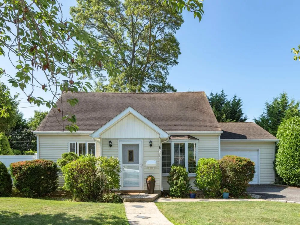 306 Clay Avenue West Islip, NY 11795