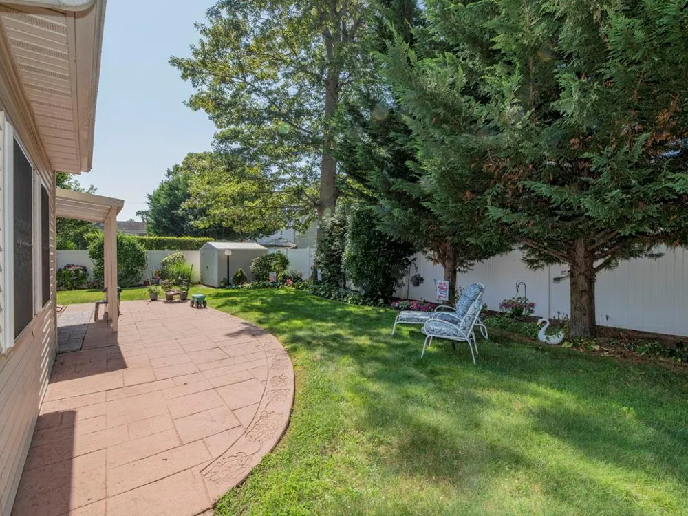 306 Clay Avenue West Islip, NY 11795
