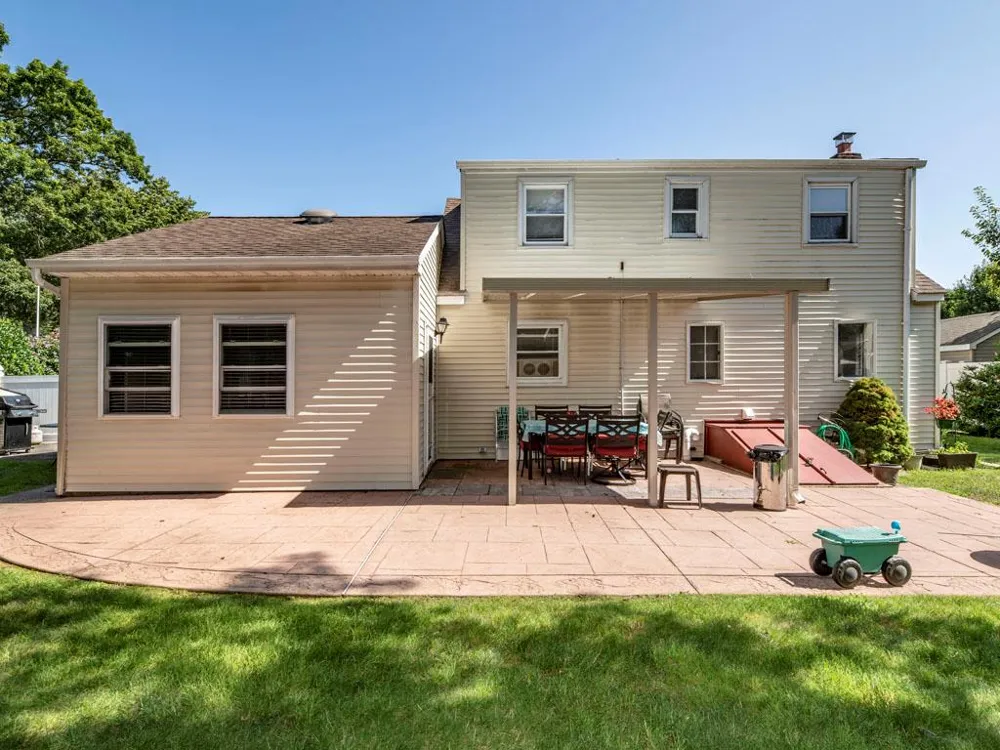 306 Clay Avenue West Islip, NY 11795