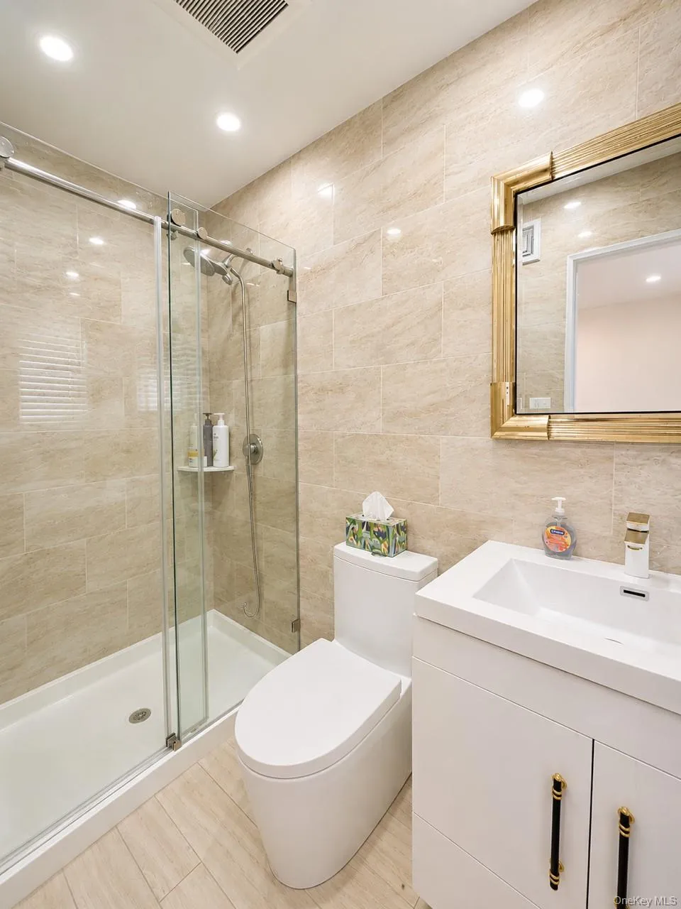 886 Woodmere Drive Valley Stream, NY 11581