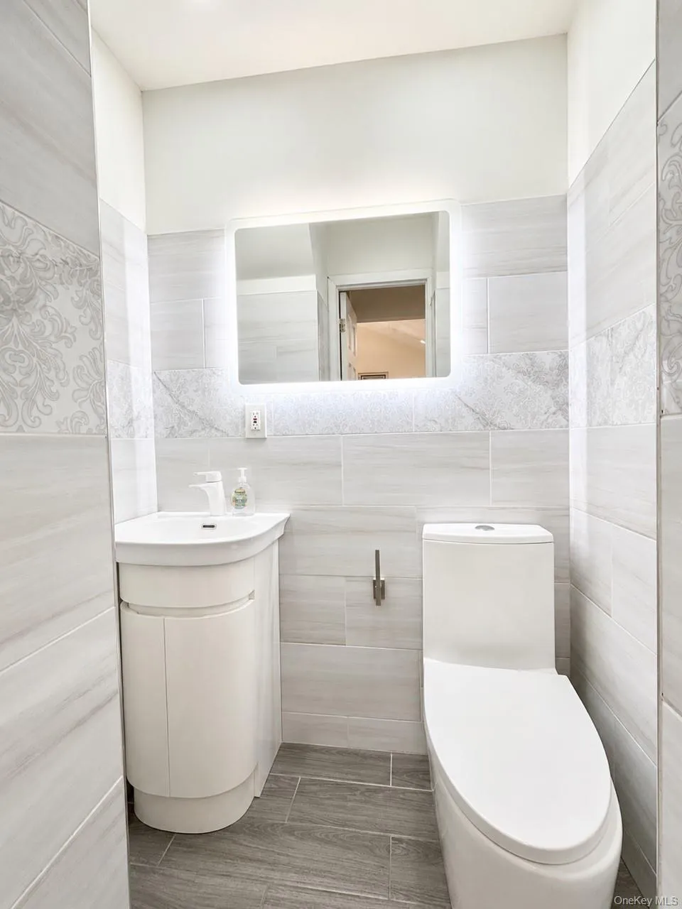 886 Woodmere Drive Valley Stream, NY 11581