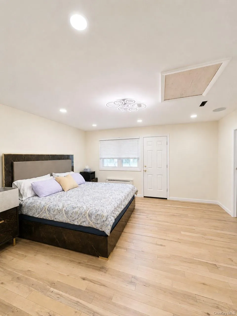 886 Woodmere Drive Valley Stream, NY 11581