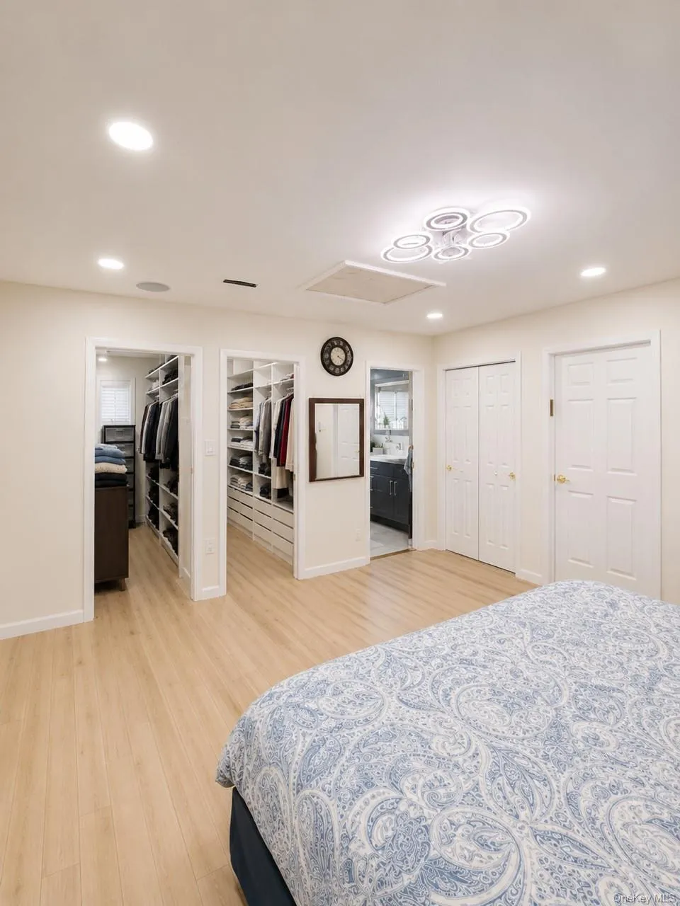 886 Woodmere Drive Valley Stream, NY 11581