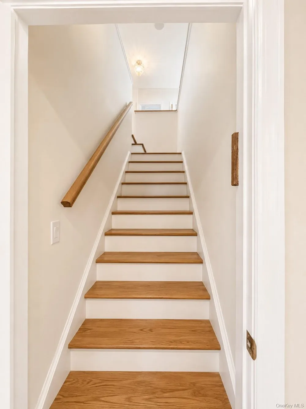 886 Woodmere Drive Valley Stream, NY 11581