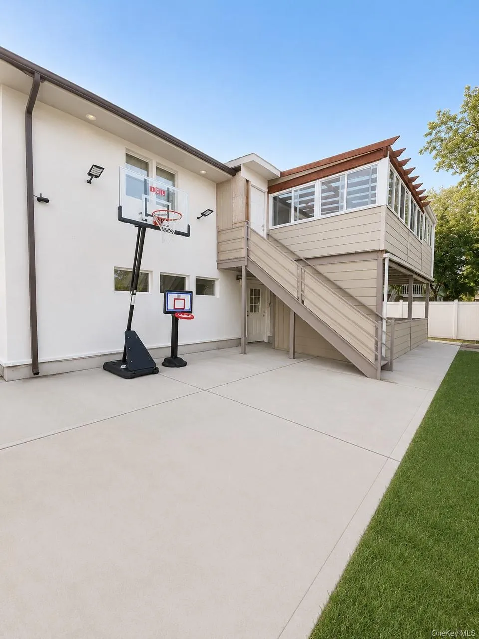 886 Woodmere Drive Valley Stream, NY 11581