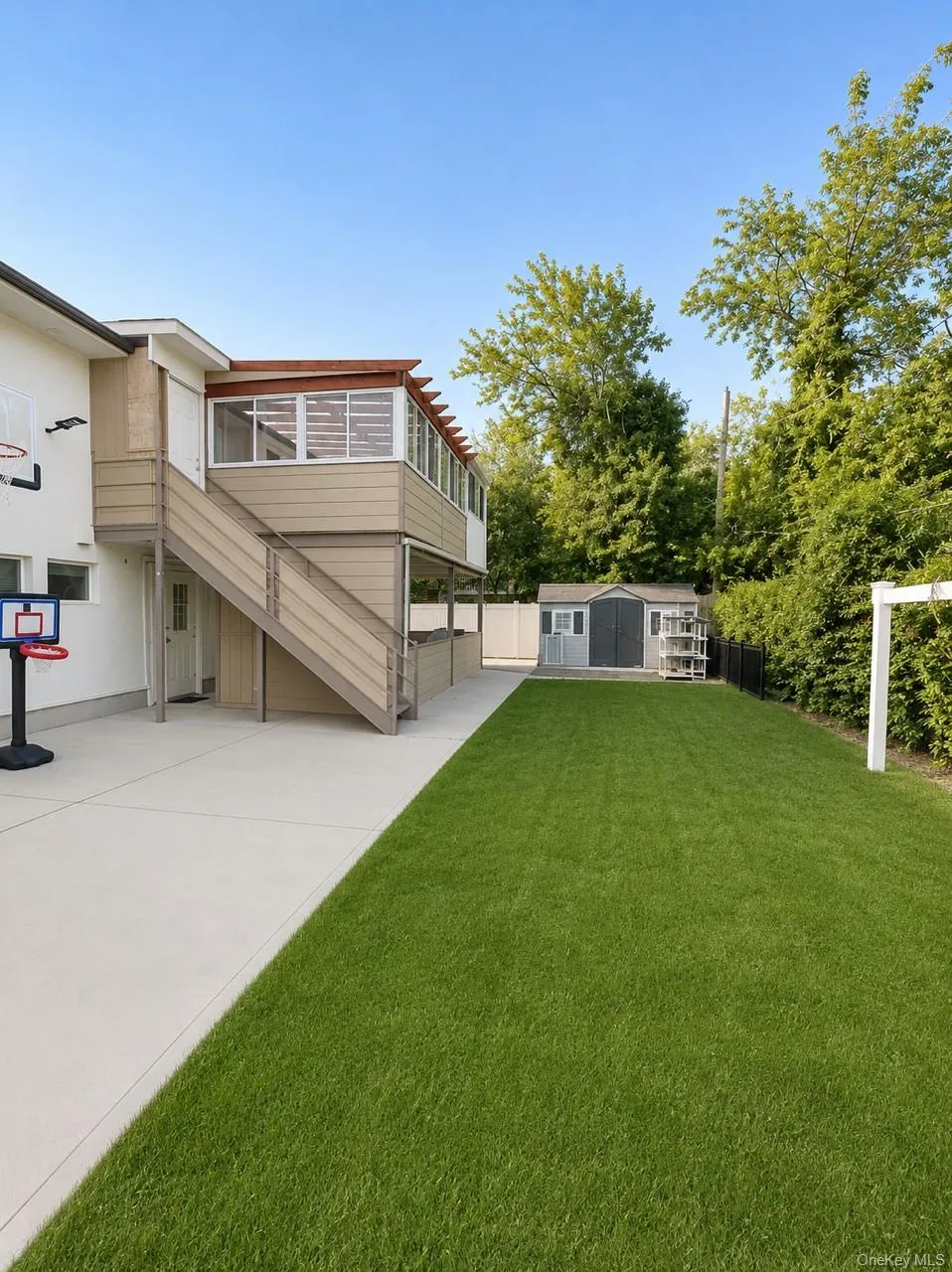 886 Woodmere Drive Valley Stream, NY 11581