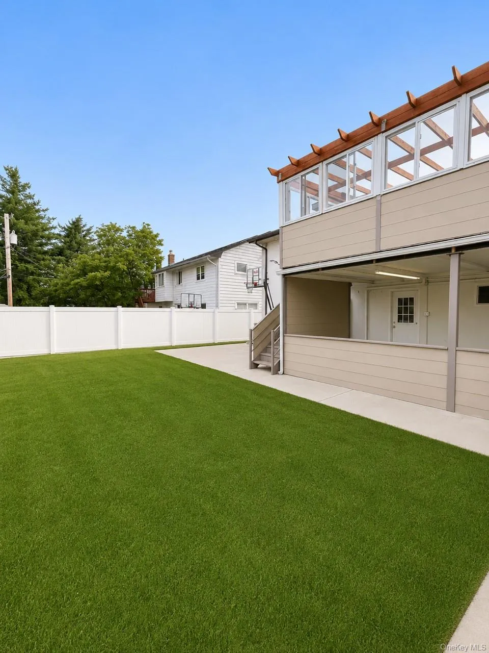 886 Woodmere Drive Valley Stream, NY 11581