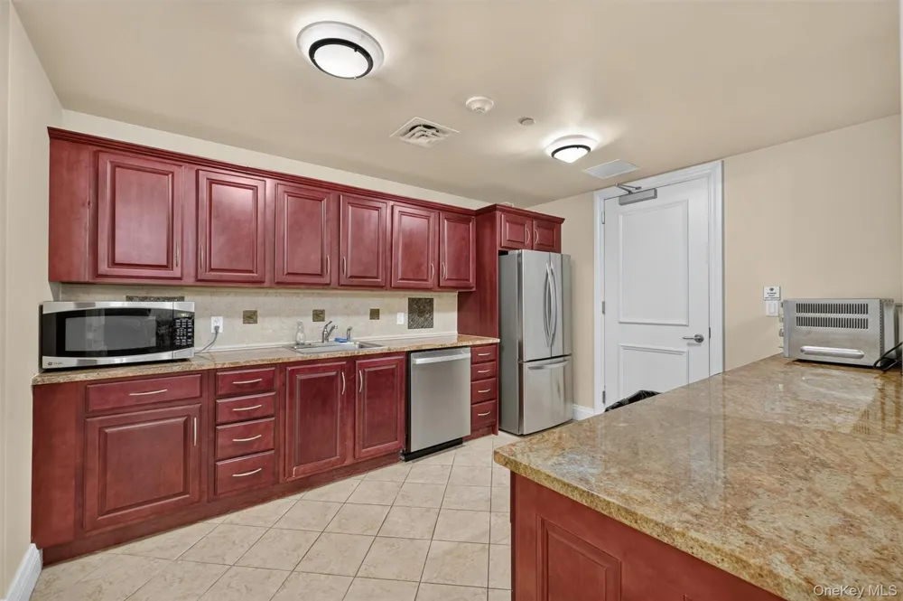 436 Trump Park Shrub Oak, NY 10588