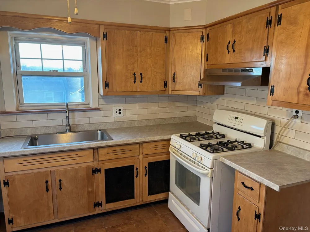 82 Putnam Avenue Port Chester, NY 10573