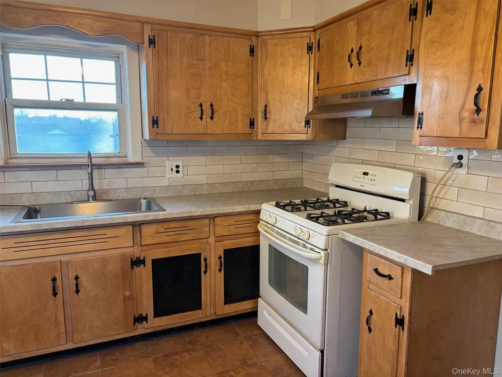 82 Putnam Avenue Port Chester, NY 10573