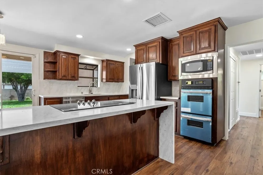 7942 De Soto Avenue Canoga Park, CA 91304