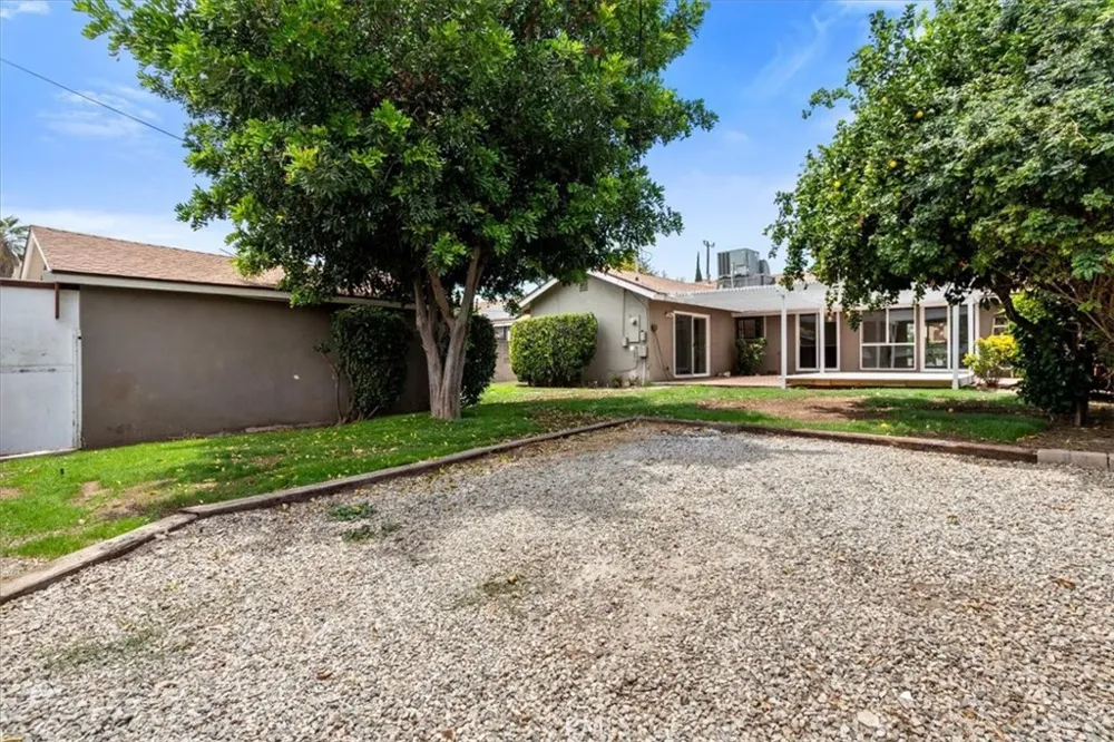 7942 De Soto Avenue Canoga Park, CA 91304