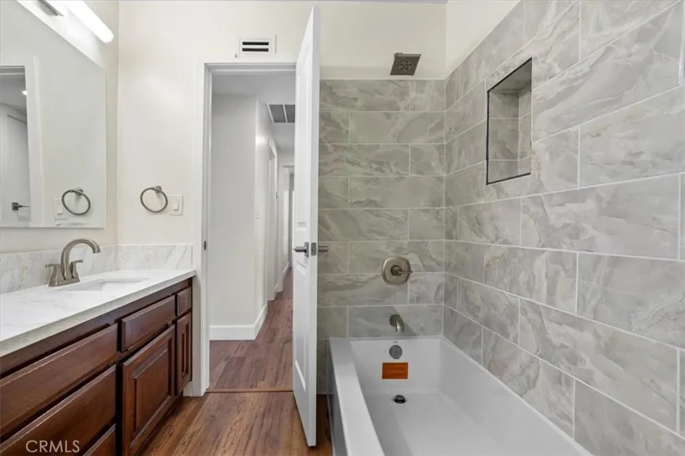 7942 De Soto Avenue Canoga Park, CA 91304