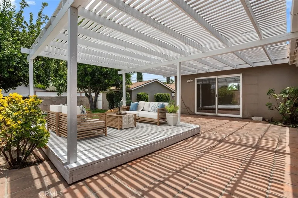 7942 De Soto Avenue Canoga Park, CA 91304