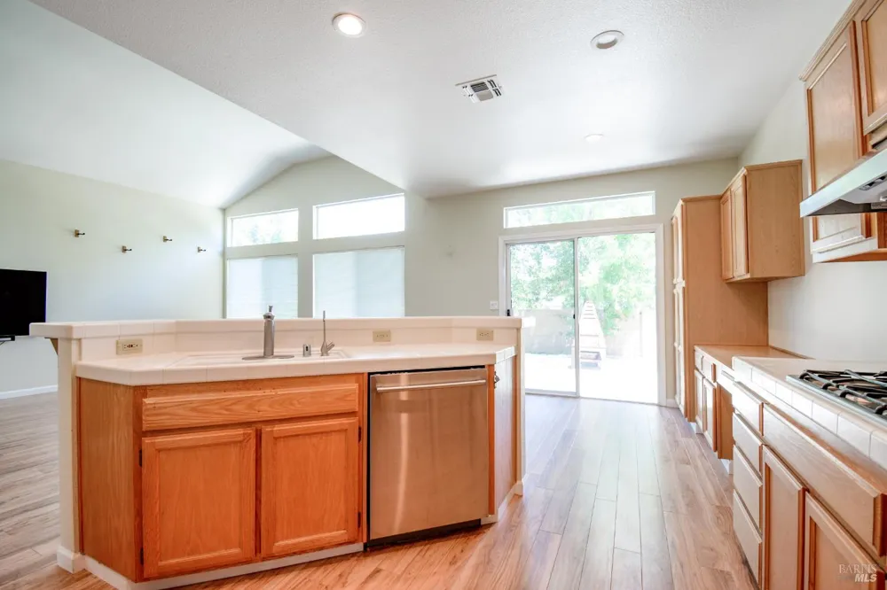 613 Edenderry Drive Vacaville, CA 95688