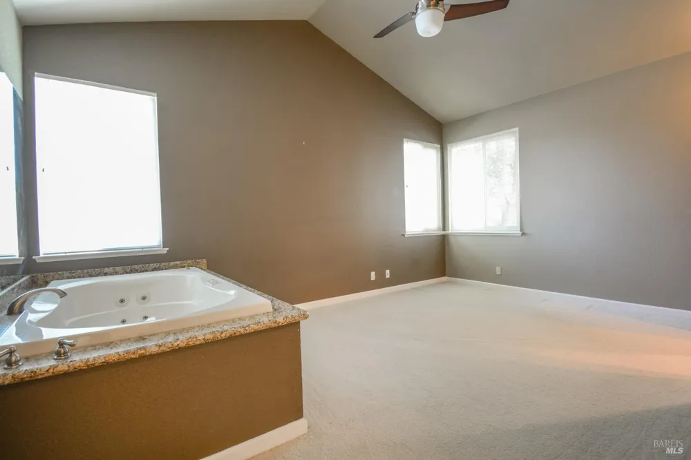 613 Edenderry Drive Vacaville, CA 95688