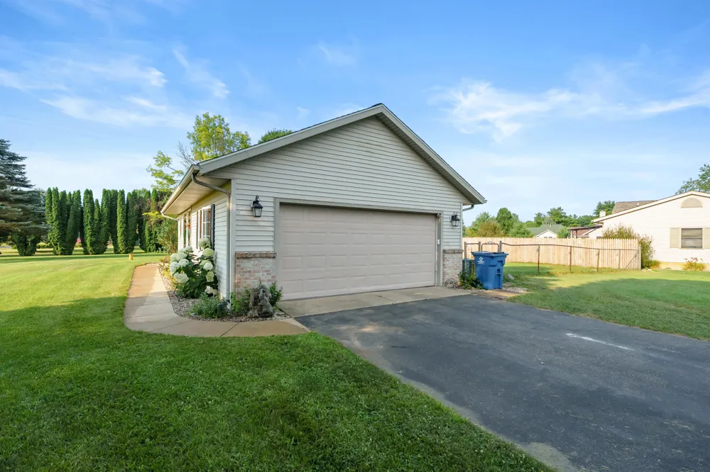 150 Gull Pointe Drive Bedford Charter Township, MI 49017