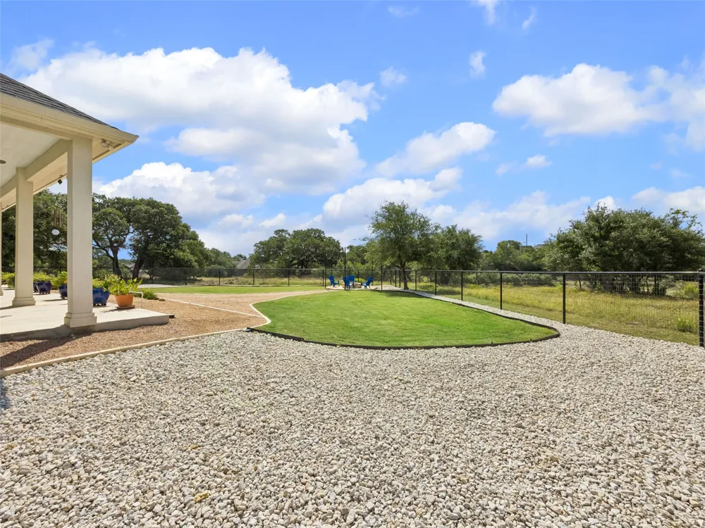 109 Serapia Garza Blanco, TX 78606