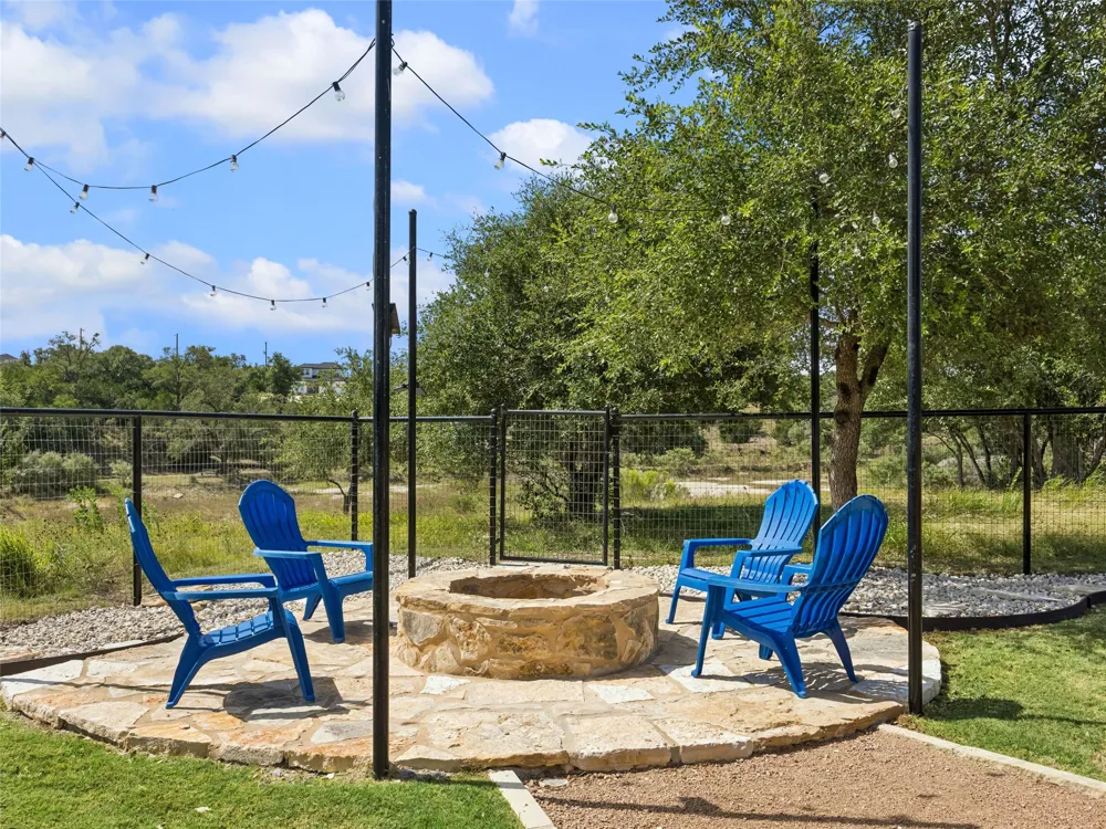 109 Serapia Garza Blanco, TX 78606