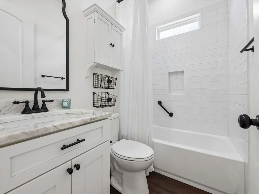 109 Serapia Garza Blanco, TX 78606