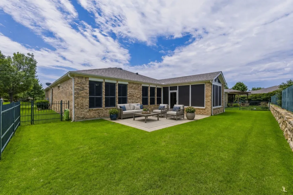 2204 Cane Hill Drive Frisco, TX 75036