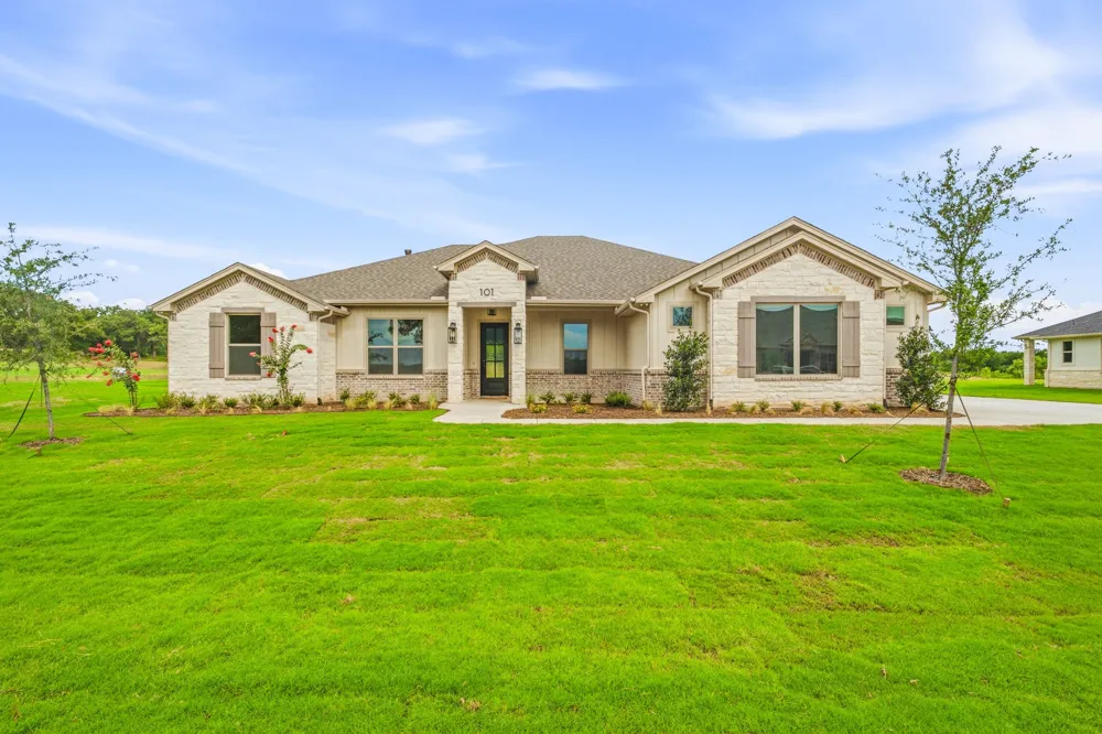 101 Eagle Court Glen Rose, TX 76077