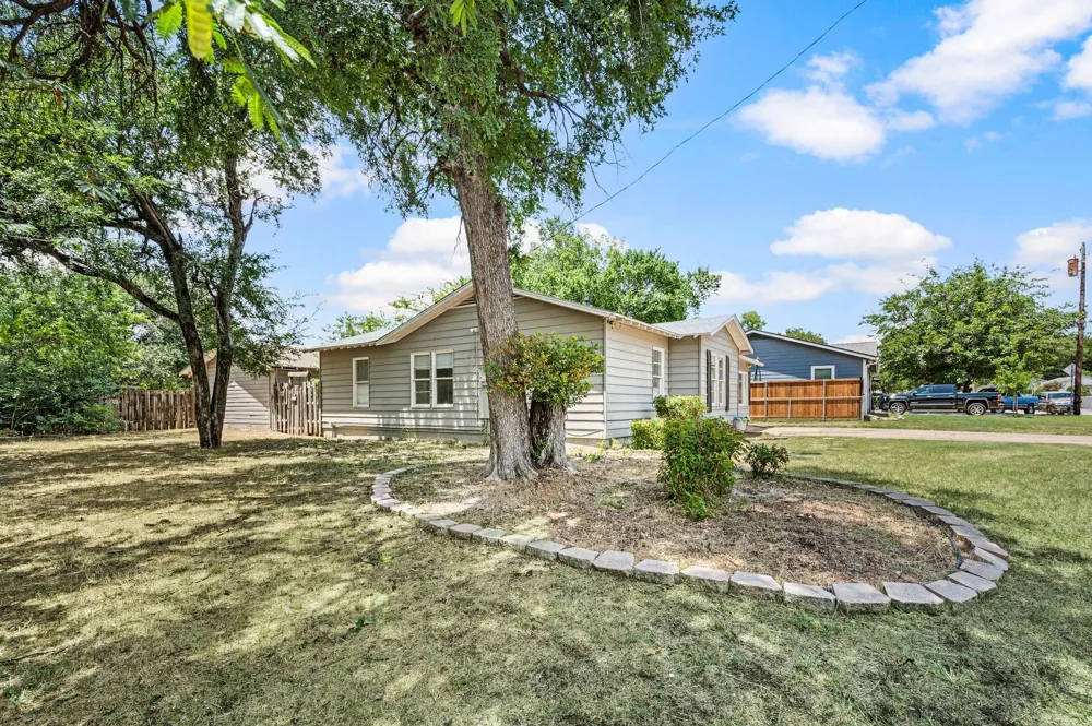 3501 Eastridge Drive Haltom City, TX 76117