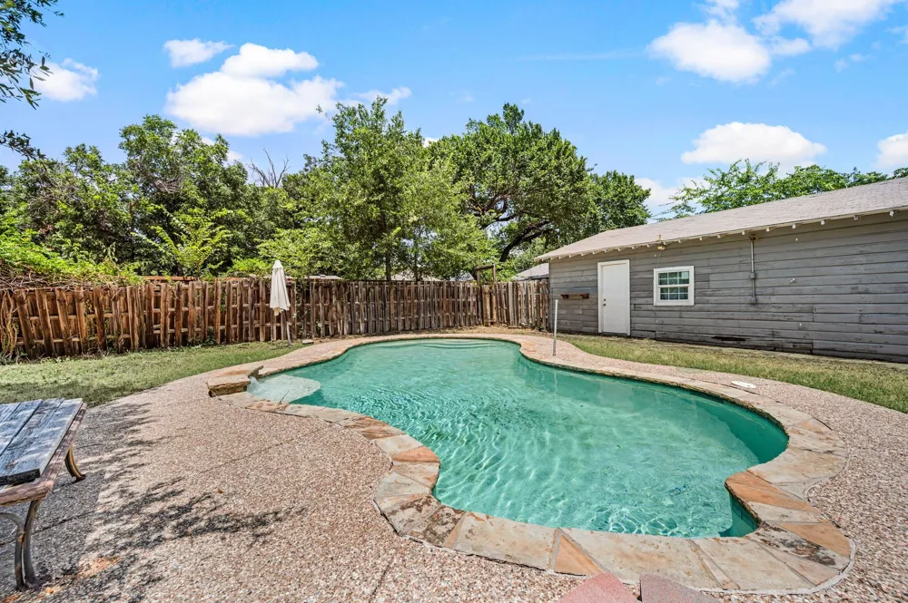 3501 Eastridge Drive Haltom City, TX 76117