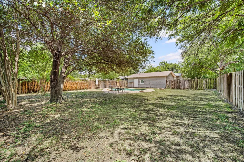 3501 Eastridge Drive Haltom City, TX 76117