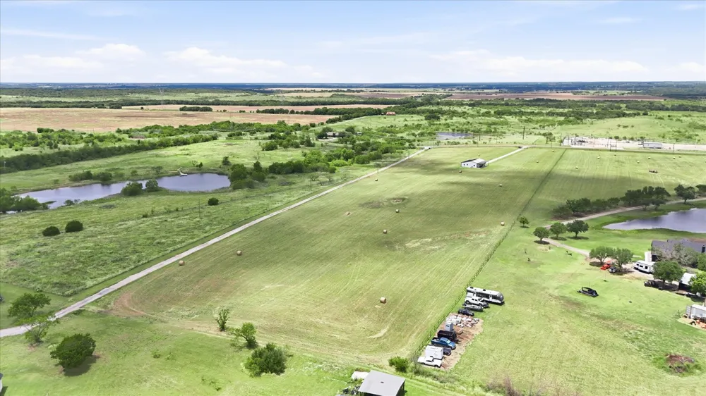 10061 Fm 66 Grandview, TX 76050