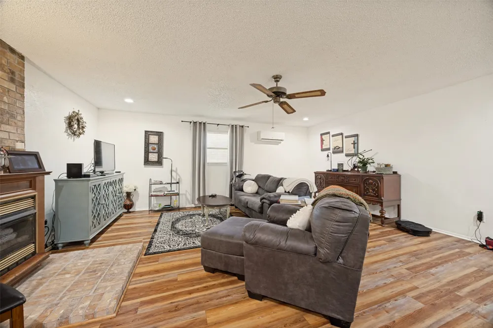 402 Jones Street Tom Bean, TX 75489