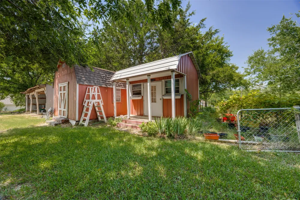 402 Jones Street Tom Bean, TX 75489