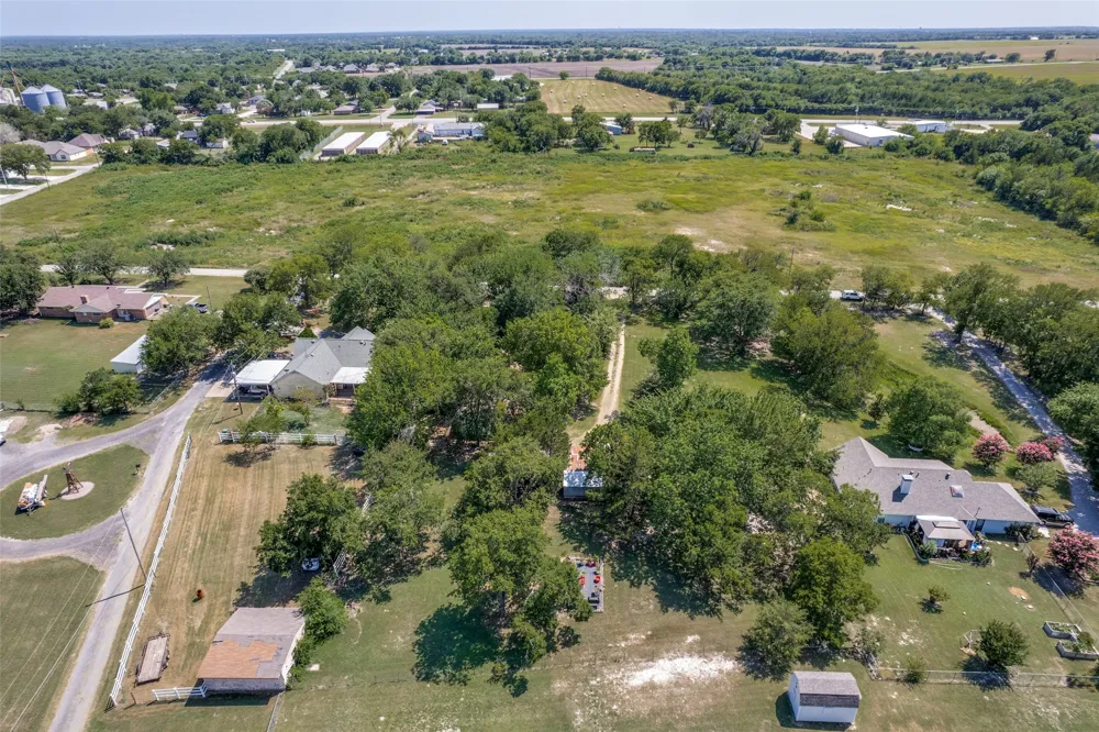 402 Jones Street Tom Bean, TX 75489