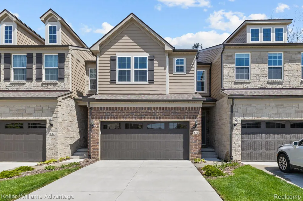836 Addison Circle Commerce Charter Township, MI 48390
