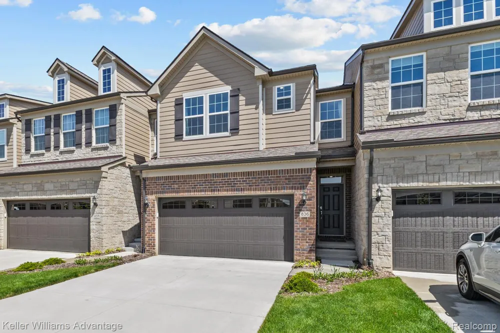 836 Addison Circle Commerce Charter Township, MI 48390