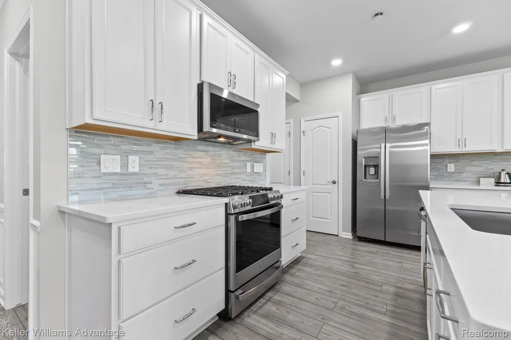 836 Addison Circle Commerce Charter Township, MI 48390