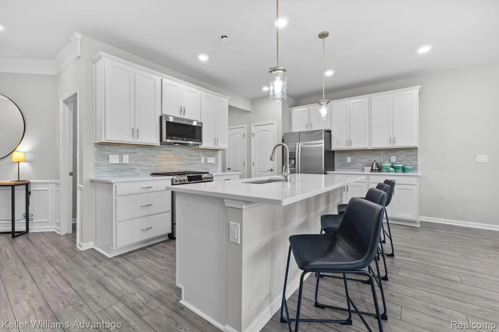 836 Addison Circle Commerce Charter Township, MI 48390