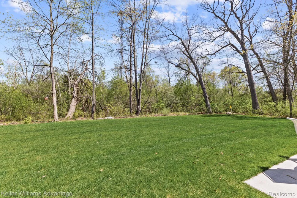 836 Addison Circle Commerce Charter Township, MI 48390