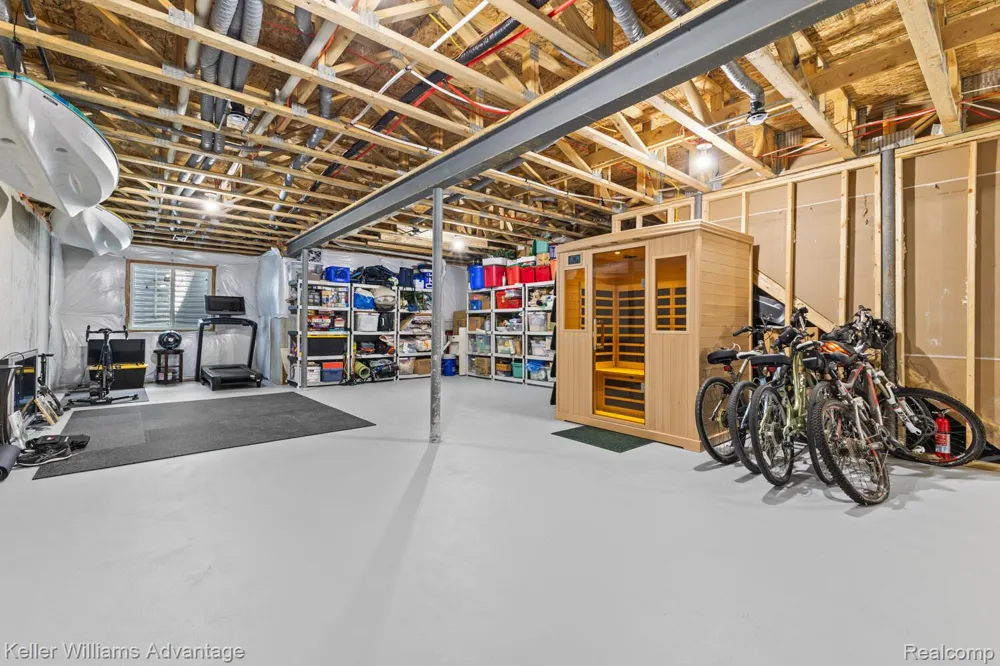 836 Addison Circle Commerce Charter Township, MI 48390