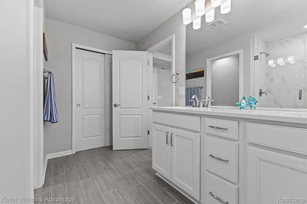 836 Addison Circle Commerce Charter Township, MI 48390
