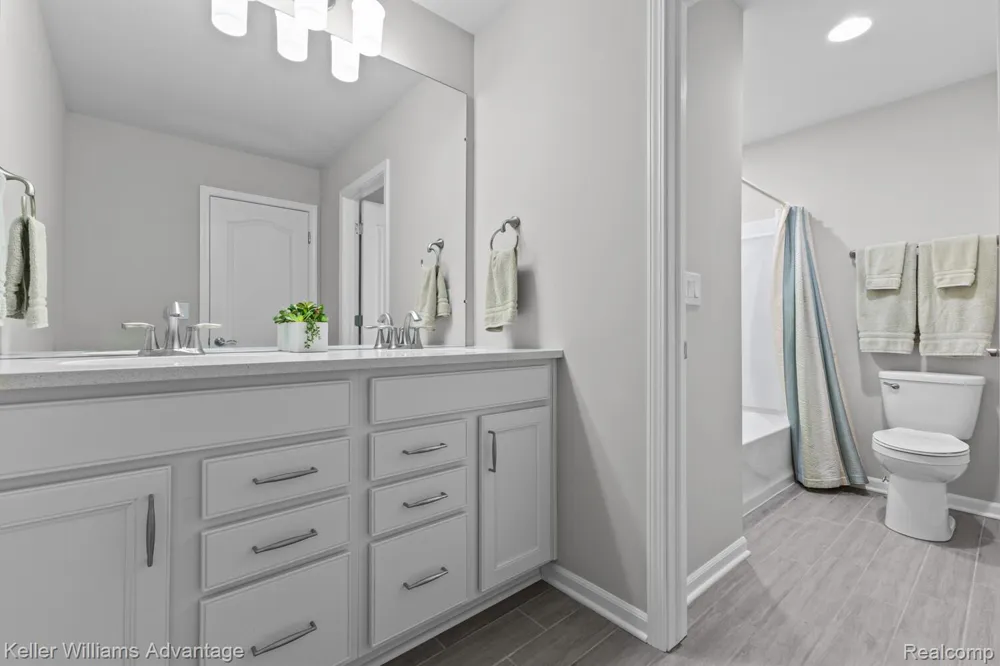 836 Addison Circle Commerce Charter Township, MI 48390