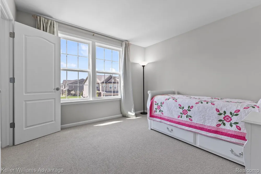 836 Addison Circle Commerce Charter Township, MI 48390