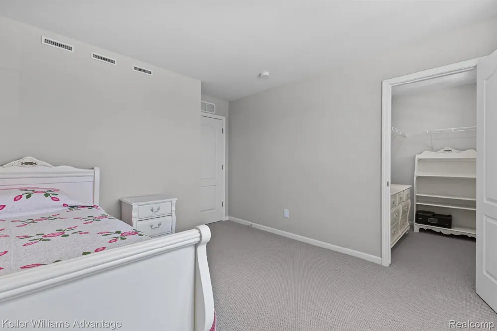 836 Addison Circle Commerce Charter Township, MI 48390