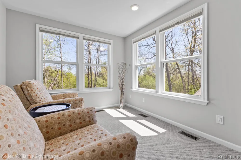836 Addison Circle Commerce Charter Township, MI 48390