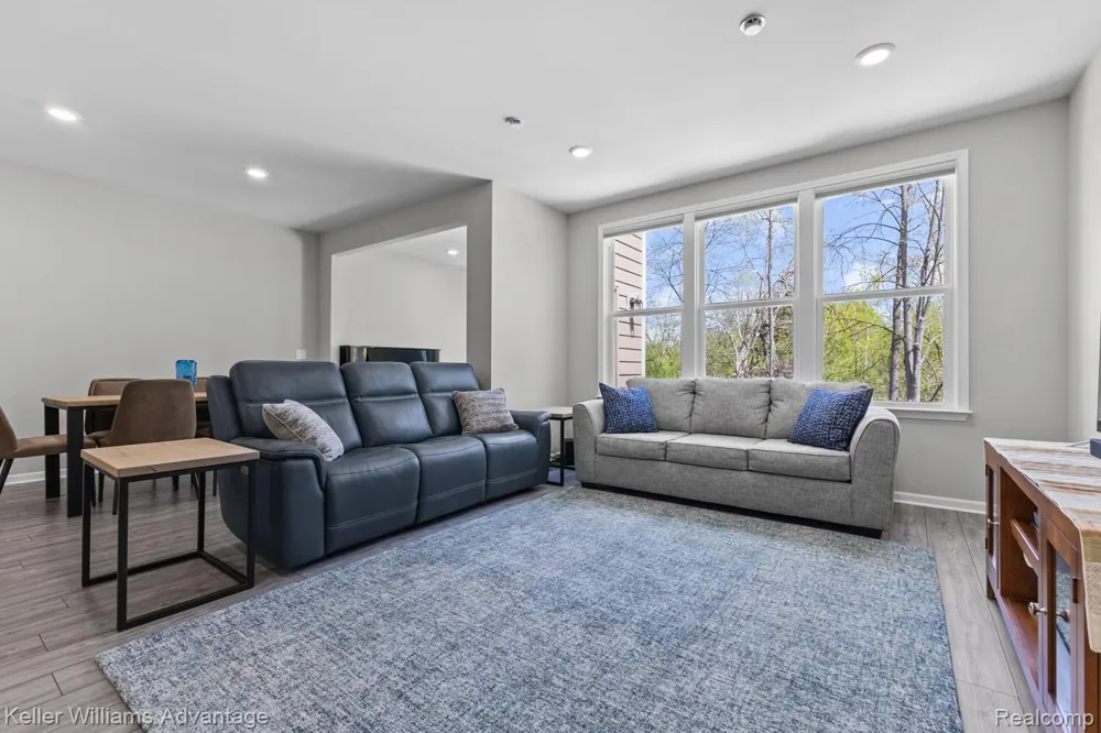 836 Addison Circle Commerce Charter Township, MI 48390