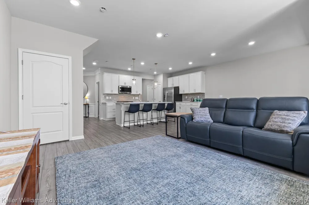 836 Addison Circle Commerce Charter Township, MI 48390