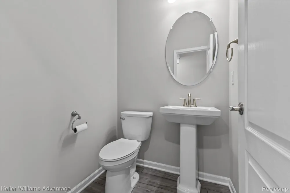 836 Addison Circle Commerce Charter Township, MI 48390